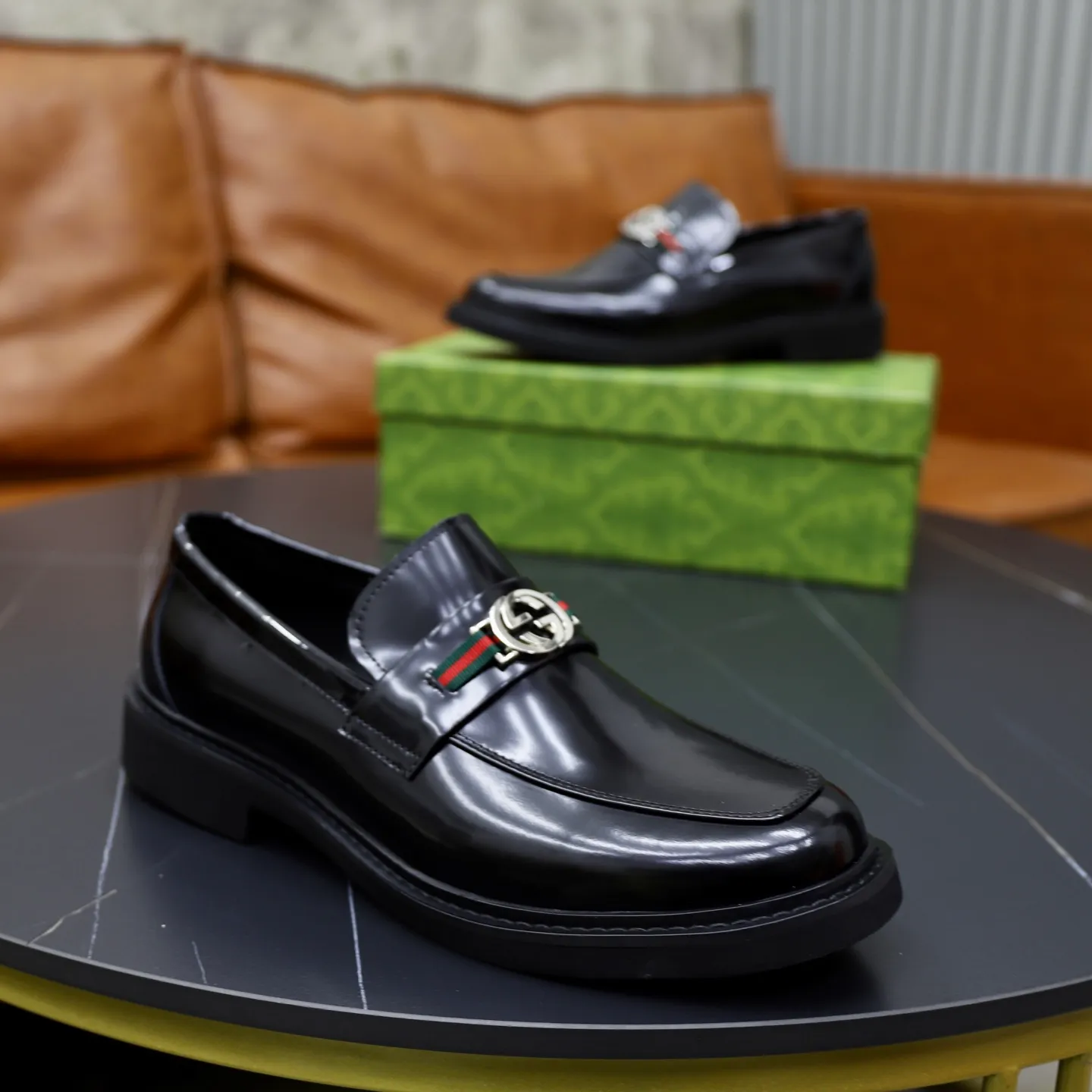 Ex-factory price: 540💰🙅‍♂️🙅‍♂️🙅‍♂️ Brand: GUCCI Standard code: Men's code 38-44 (45 can be customized) Grade: Same style as the official website Original order quality Material: Original cowhide surface Comfortable cowhide lining Original outsole Style category: Men's fashionable casual leather shoes Distinguished big-name luxury elements Top luxury Color: actual picture color